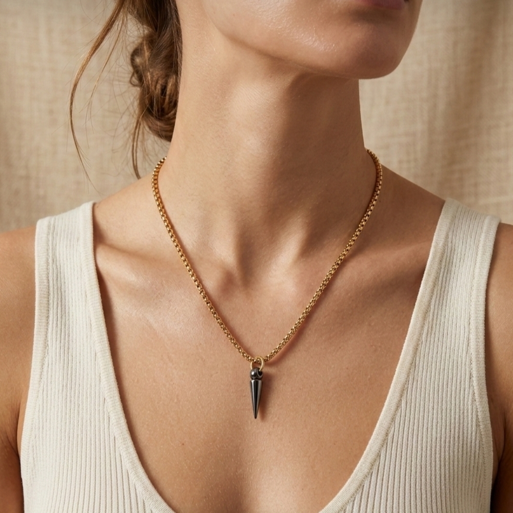 Elegant Gold and Black Pendant Necklace